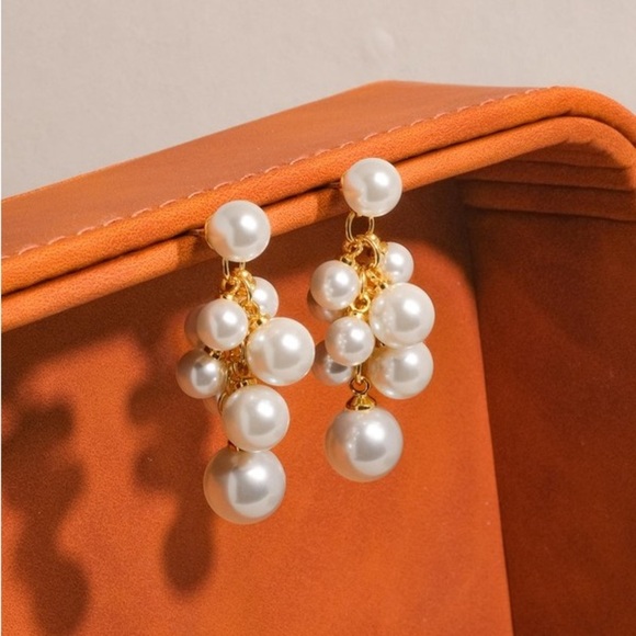 18K Pearl Cluster Earrings - Picture 4 of 4